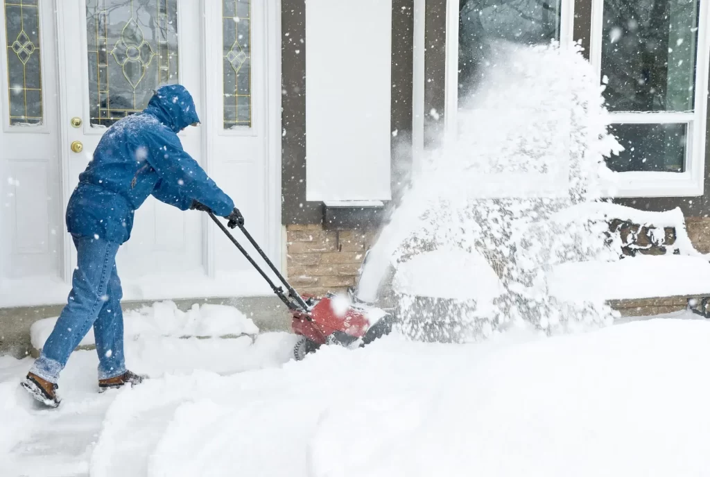 cropped Local Snow Removal Service in Canada